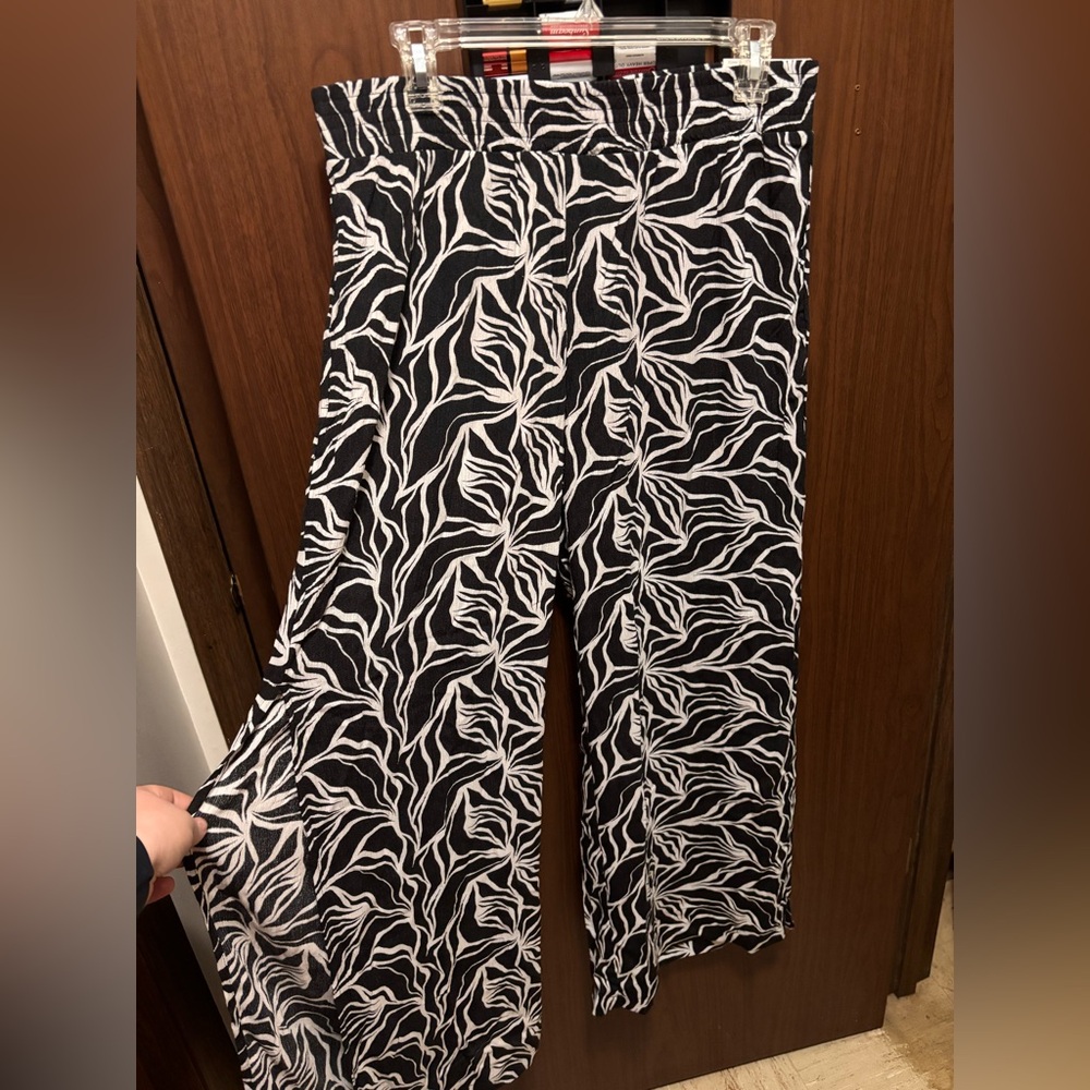 Serra Black & White Leaf Print Beach Pants | M 8-10 | NWT